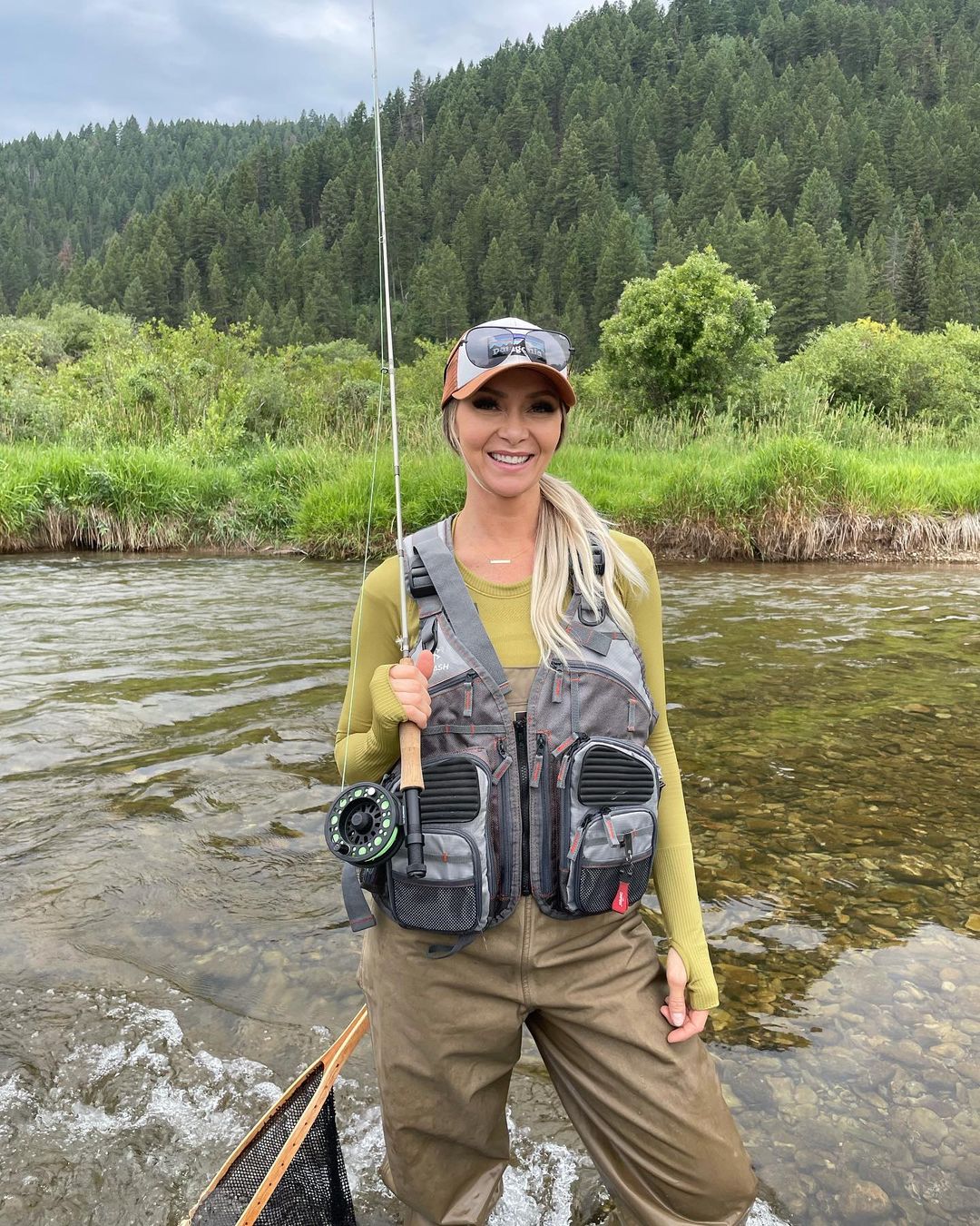 Bassdash Fishing Vest Adjustable Outdoor Sports